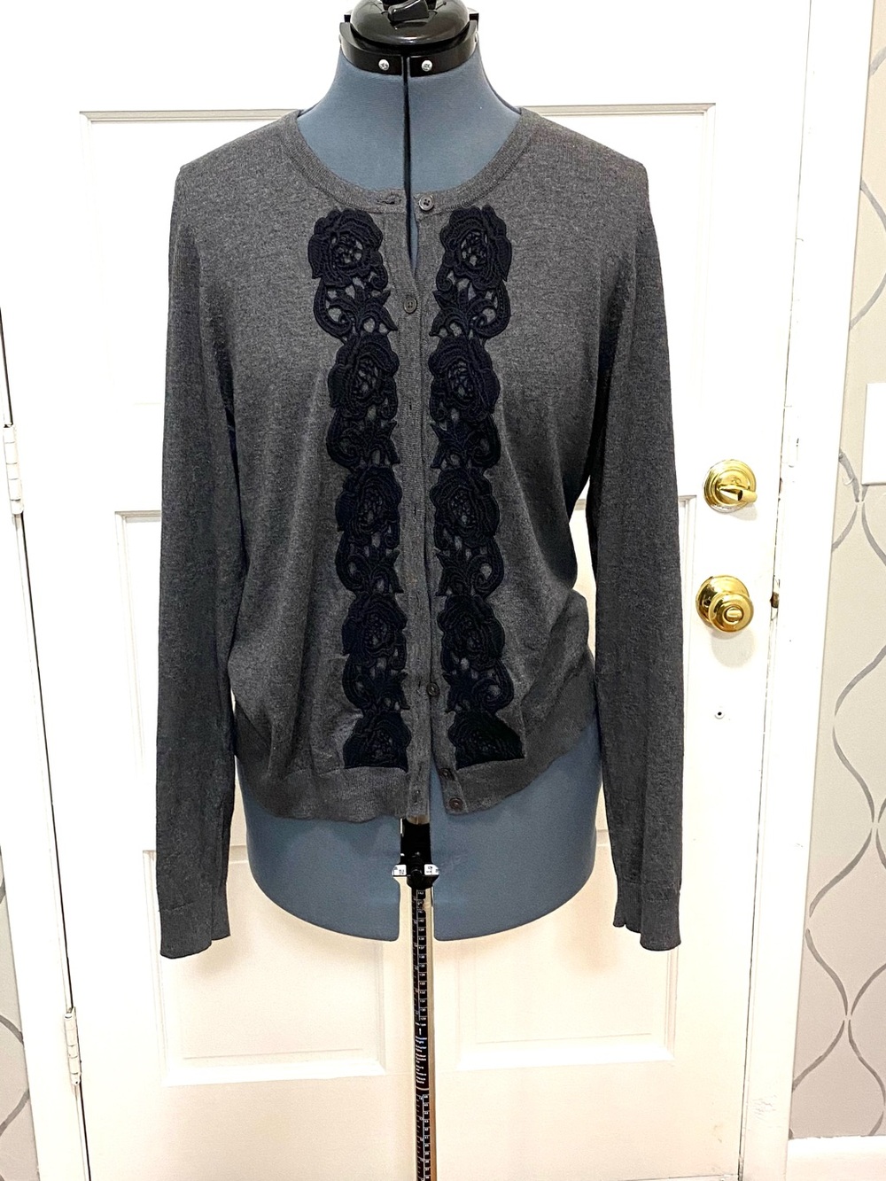 Talbots XL Gray Button Front Cardigan Floral Crochet Applique Sweater 116